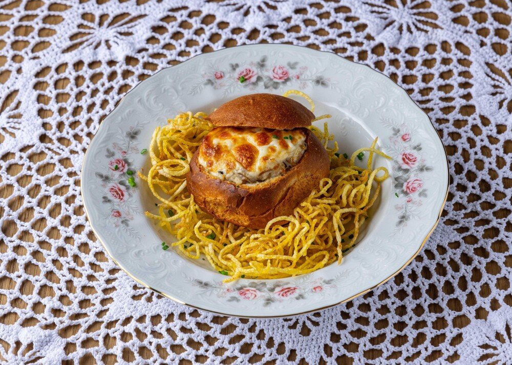 Пирог-жюльен, с цыпленком и белыми грибами