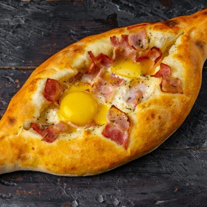 Хачапури по-итальянски с моцареллой и беконом