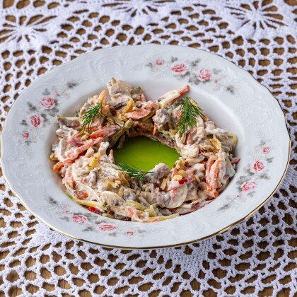 Салат мясной, из ростбифа и языка