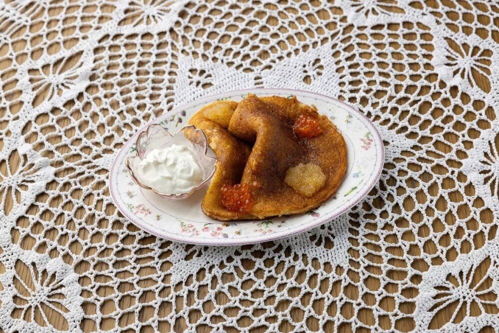 Блины старорусские с икрой и сметаной