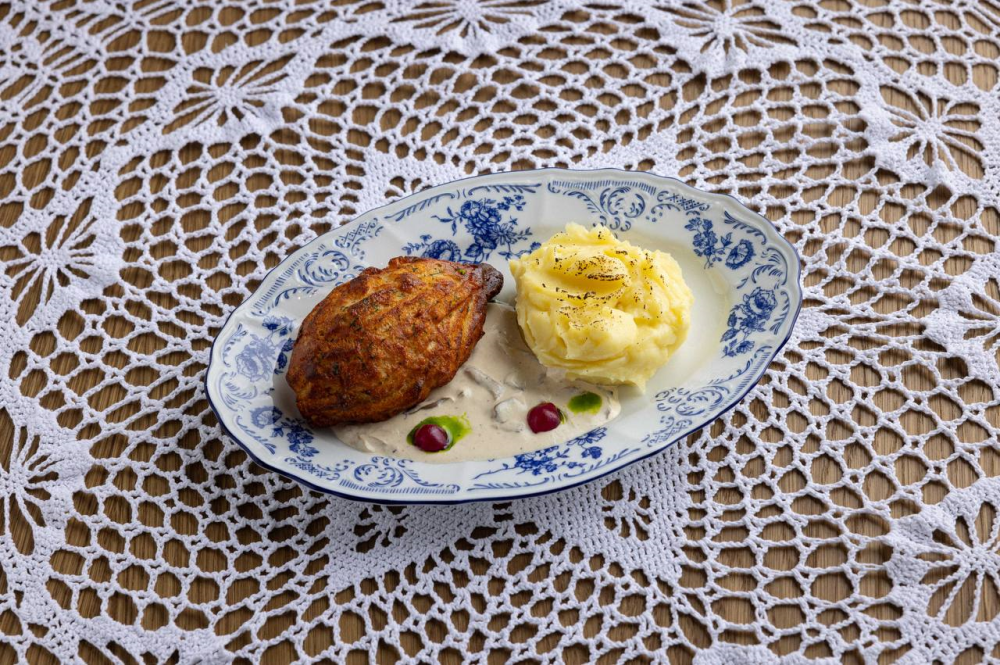 Котлета Пожарская, с картофельным пюре