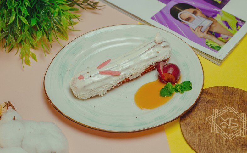 Сливочный эклер с ванилью