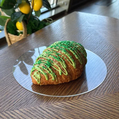 Круассан с ФИСТАШКА