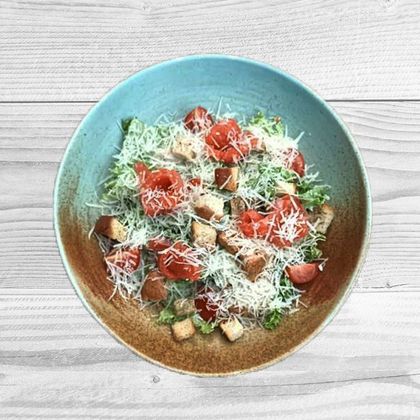 Салат Цезарь с лососем