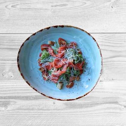 Салат Цезарь с лососем