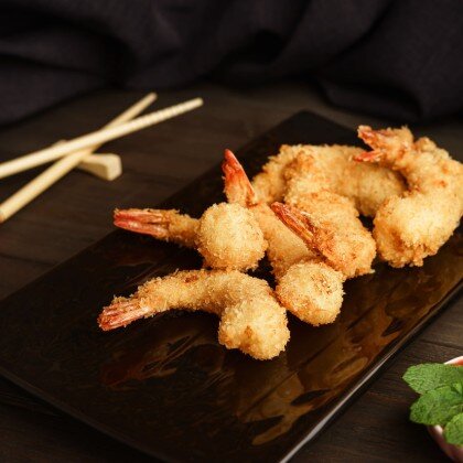 Креветки в темпуре с клубничным соусом