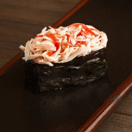 Суши с острым крабом