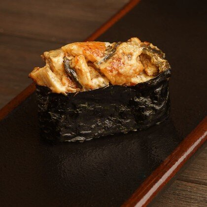 Суши с острым угрем