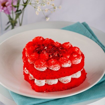 Пирожное клубника со сливками