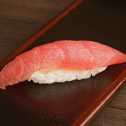 Суши с тунцом