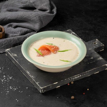 Горячий сливочный суп с лососем