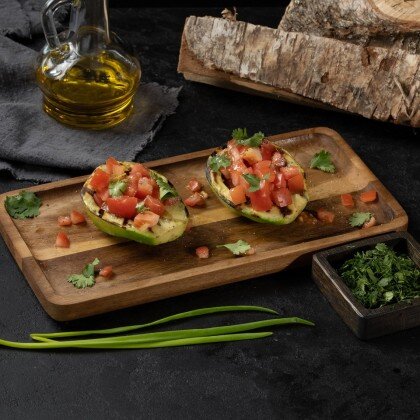 Спелый авокадо-гриль