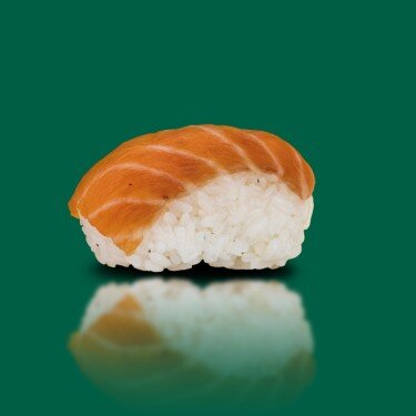 Нигири с лососем.