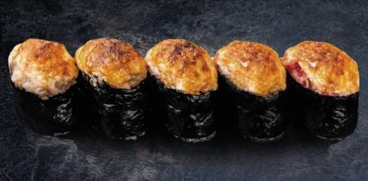 Набор «Вкусные суши с лососем и сырным соусом»