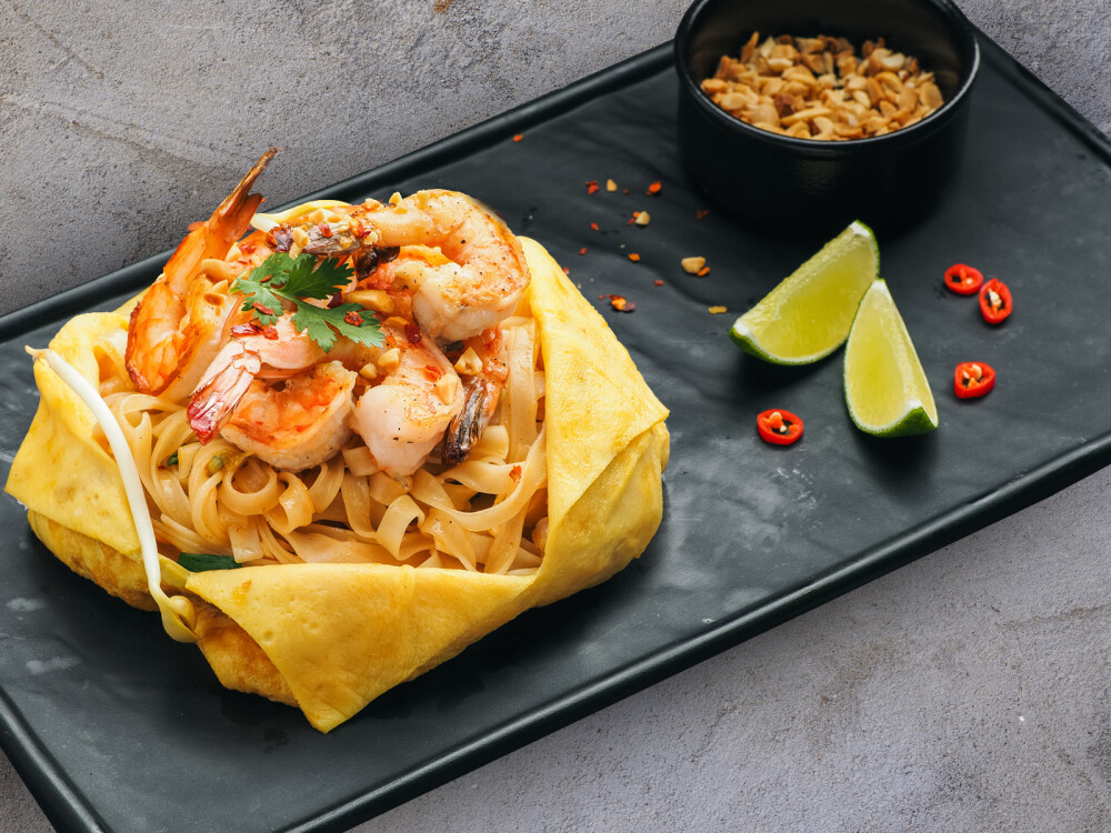 Пад тай доставка. Пад Тай с курицей. Пад-Тай с курицей Эстетика. Pad Thai Ростов-на-Дону.