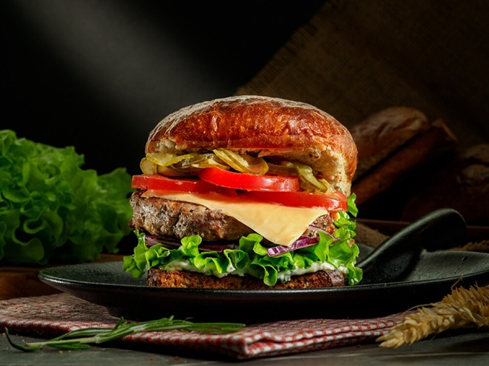Тамбургер с говядиной на ржаной или пшеничной булке