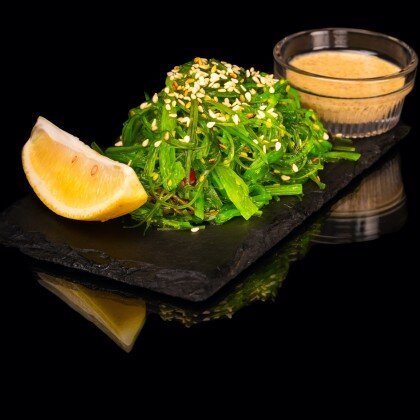 Салат «Чука» с ореховым соусом