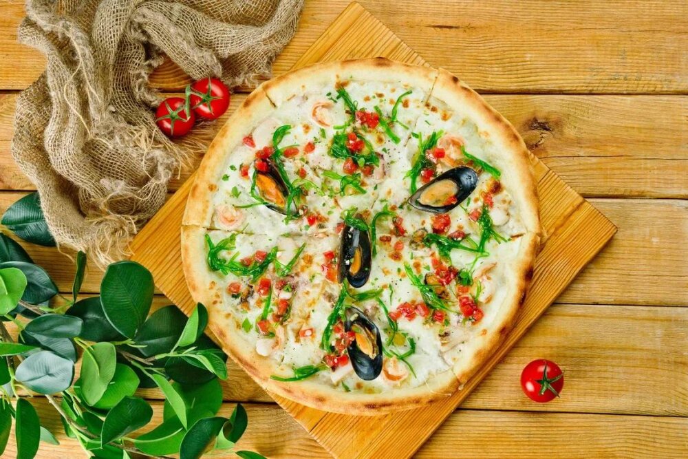 Пицца "Морская" на сливочном соусе 33 см