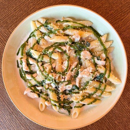 Пенне с курицей и шпинатом в сливочном соусе