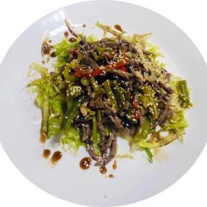 Салат с говядиной и овощами