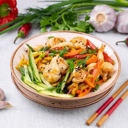 Удон с курицей и креветками