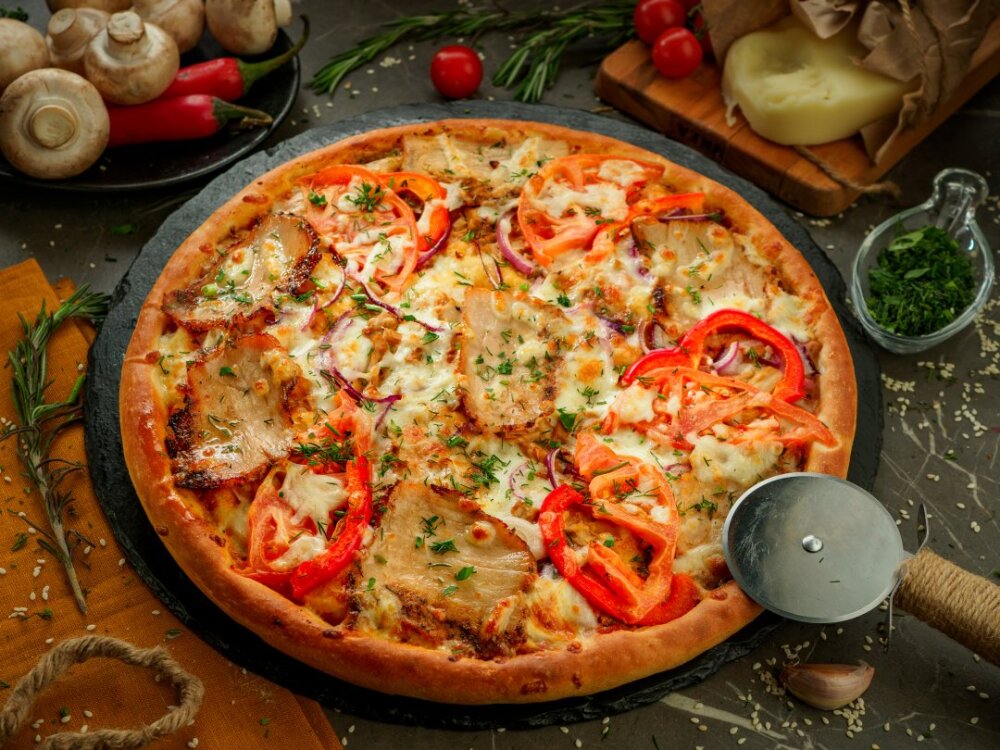 Пицца «Тоскана» на толстой лепешке