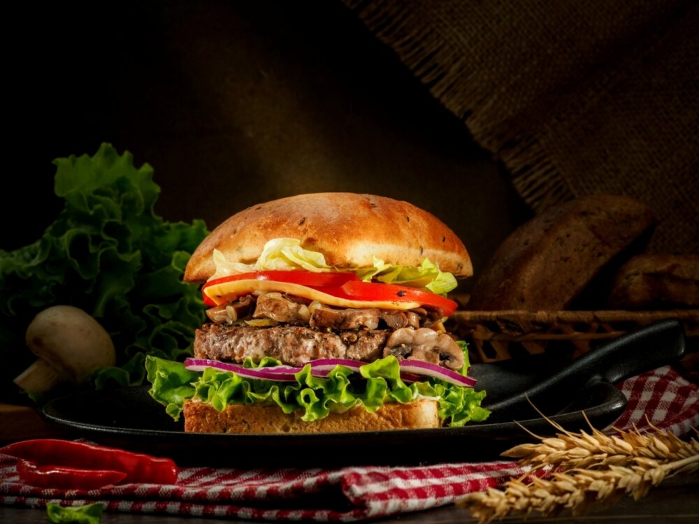 Тамбургер с говядиной и грибами на ржаной или пшеничной булке