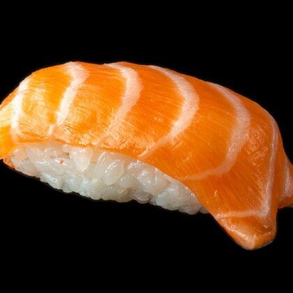 Суши с лососем