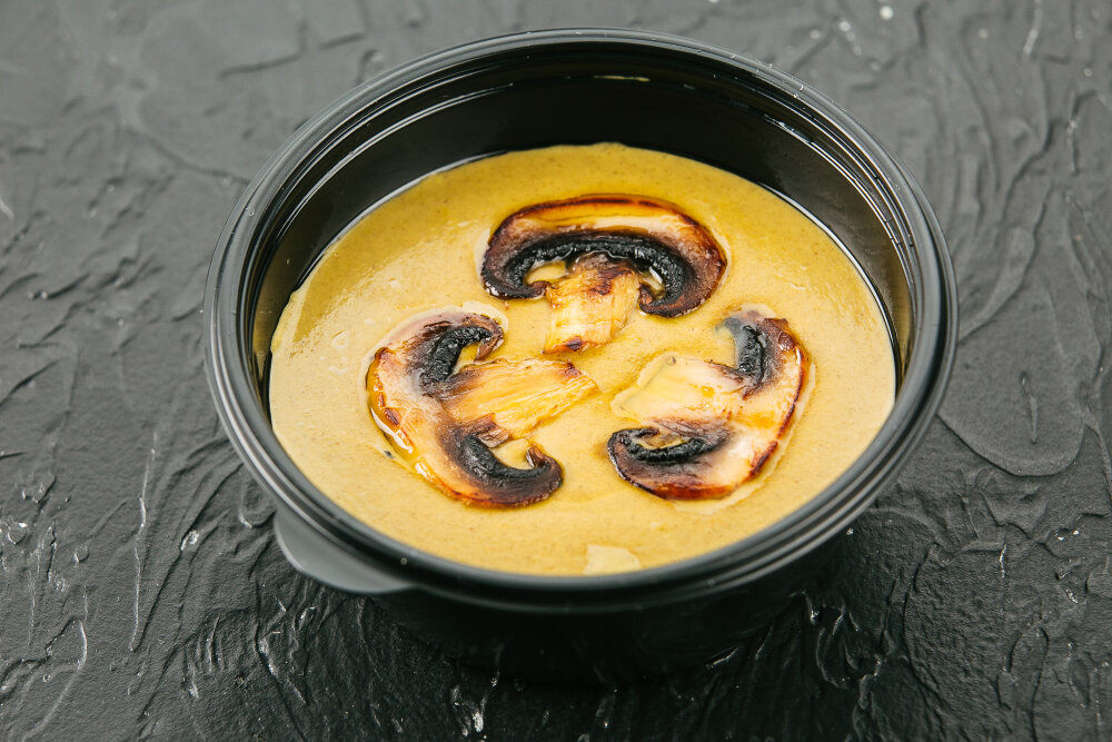 Крем-суп с грибами и трюфелем.