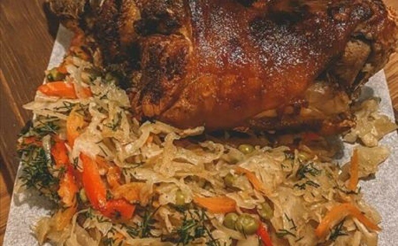 Запеченная рулька с гарниром