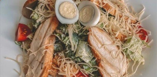 Салат «Цезарь» с куриной грудкой