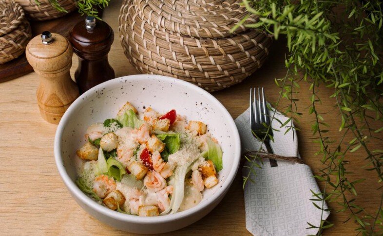 Салат Цезарь с креветкой