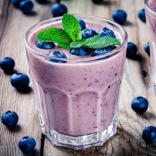 Ягодный молочный коктейль