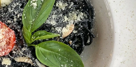 Черная паста с морепродуктами
