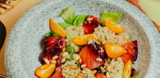 Салат с лососем и кумкватом