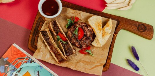 Бифштекс из медведя с мозговой костью оленя