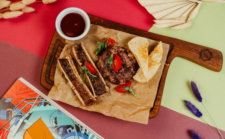 Бифштекс из медведя с мозговой костью оленя