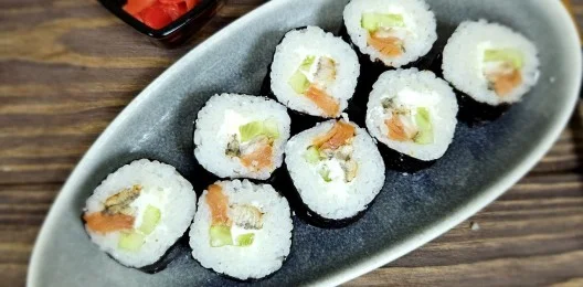 Роллы Нори маки с семгой и угрем