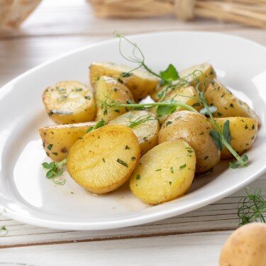 Молодой запечённый картофель