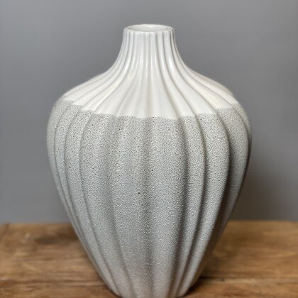 Ваза бело-серая «Тюльпан» (керамика)