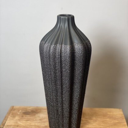 Ваза темно-серая «Тюльпан» (керамика)