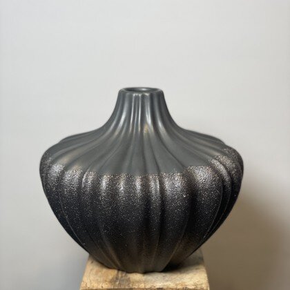Ваза темно-серая «Тюльпан» (керамика)