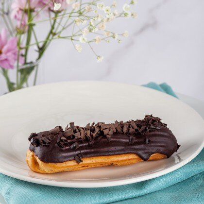 Эклер шоколадный