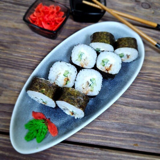 Роллы Нори маки с копченым угрем