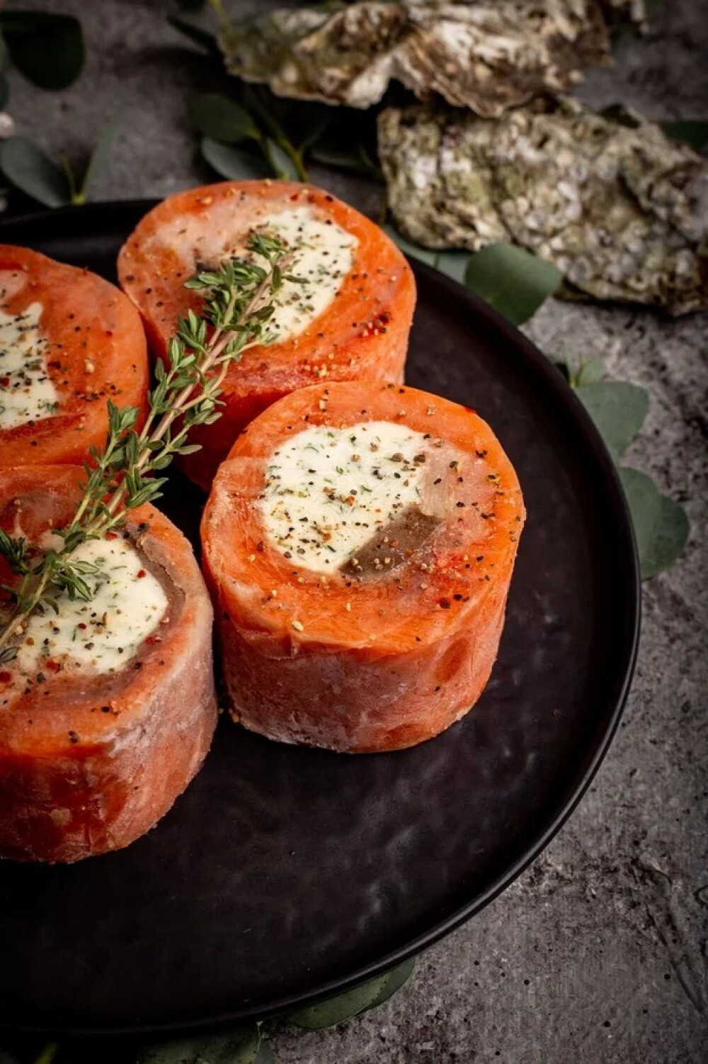 Рулет для запекания из форели с сыром, мясом краба и свежими шампиньонами