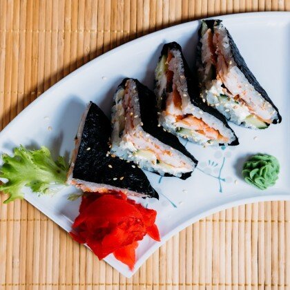 Сэндвич ролл с креветкой и лососем