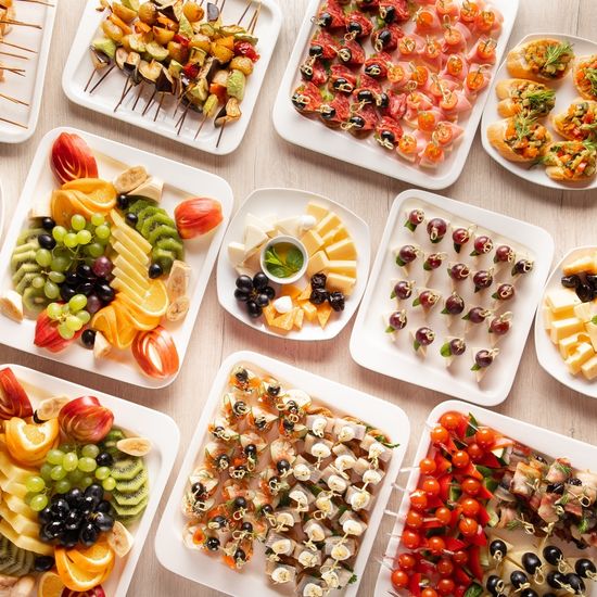 Праздничный стол на 16 персон