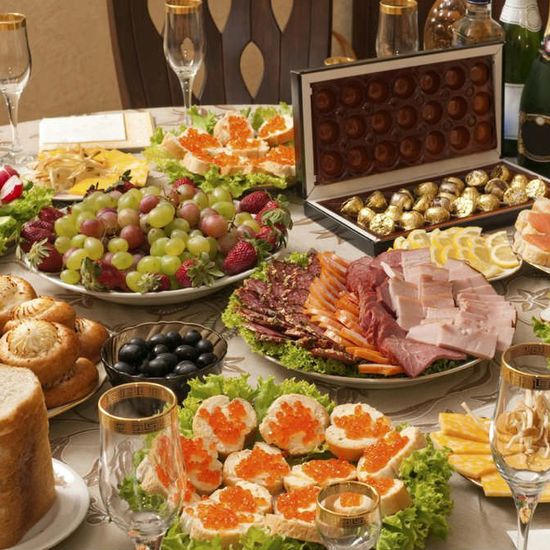 Праздничный стол на 12 персон