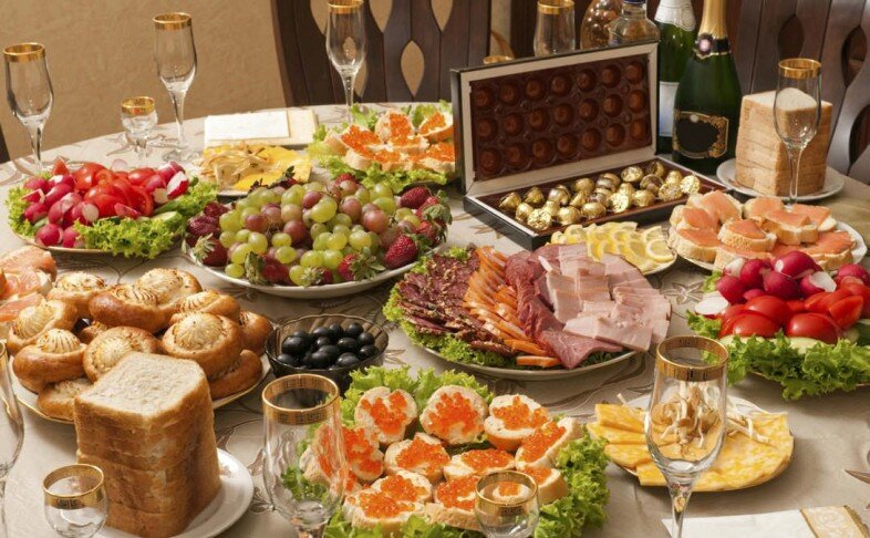 Праздничный стол на 12 персон