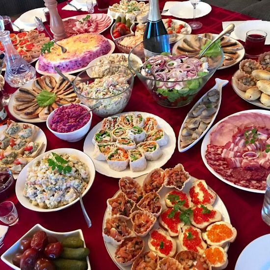 Праздничный стол на 8 персон